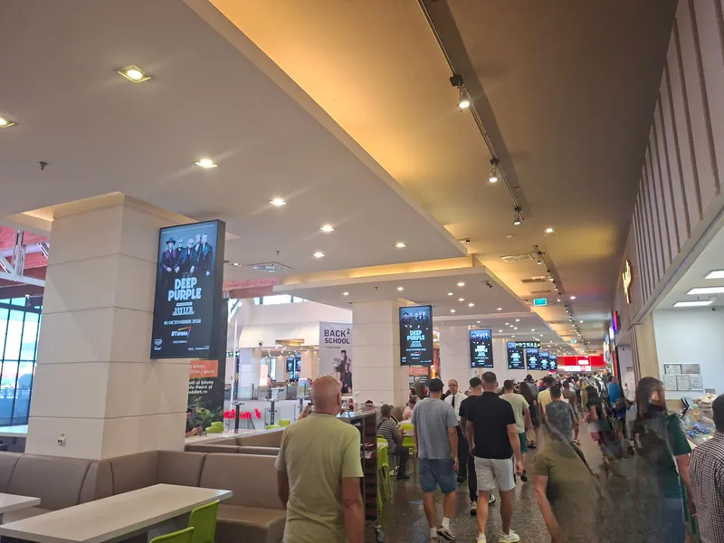 Digital screens along the Iulius Mall main walkway
